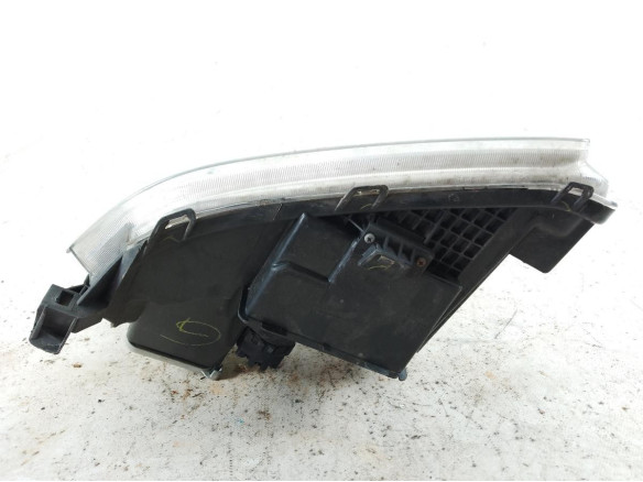 FARO DERECHO TOYOTA AVENSIS Sedán (_T25_)|Desguaces La Cabaña