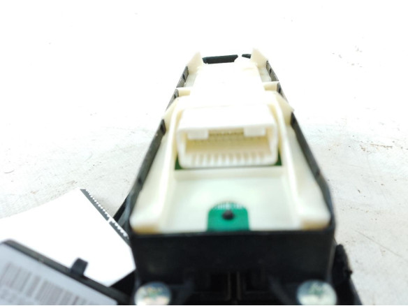 MANDO ELEVALUNAS PUERTA LAT DEL IZQ LEXUS CT (ZWA10_)|Desguaces La Cabaña