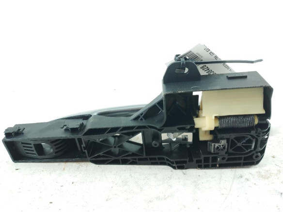 806071983R  MANILLA PUERTA LAT TRA IZQ EXT RENAULT AUSTRAL|Desguaces La Cabaña