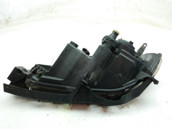 FARO DERECHO MAZDA 3 Sedán (BK)|Desguaces La Cabaña