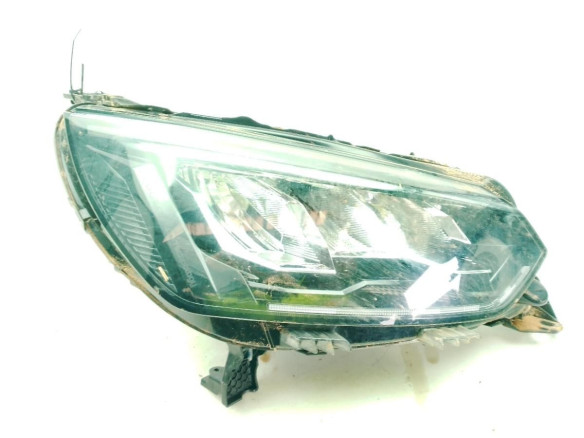 9865524880 FARO DERECHO PEUGEOT 2008 II|Desguaces La Cabaña