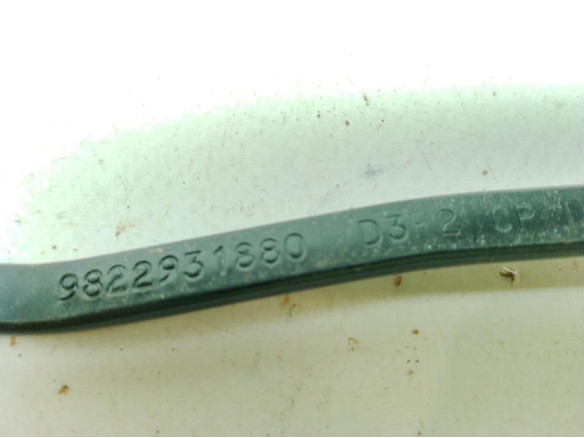 9822931880 BRAZO LIMPIAPARABRISAS DEL DER PEUGEOT 2008 II|Desguaces La Cabaña