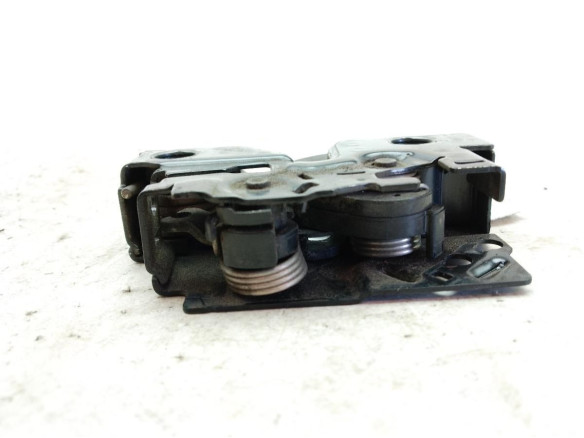 575823509A  CERRADURA CAPO SEAT ATECA (KH7)|Desguaces La Cabaña