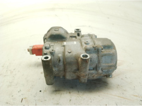 0422001330 COMPRESOR AA TOYOTA AURIS (_E18_)|Desguaces La Cabaña