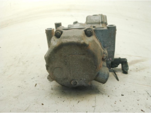0422001330 COMPRESOR AA TOYOTA AURIS (_E18_)|Desguaces La Cabaña