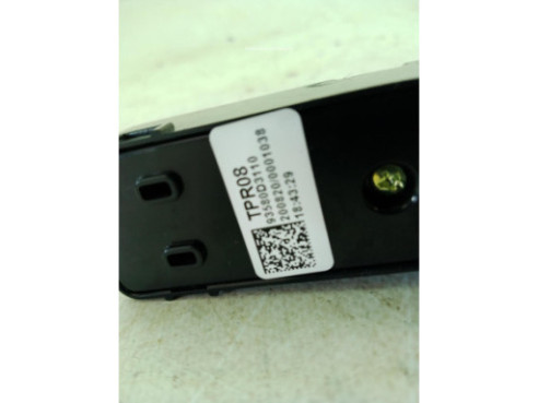 93580D3110 MANDO ELEVALUNAS PUERTA LAT TRA DER HYUNDAI TUCSON (TL)|Desguaces La Cabaña