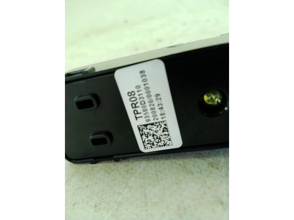 93580D3110 MANDO ELEVALUNAS PUERTA LAT TRA DER HYUNDAI TUCSON (TL)|Desguaces La Cabaña