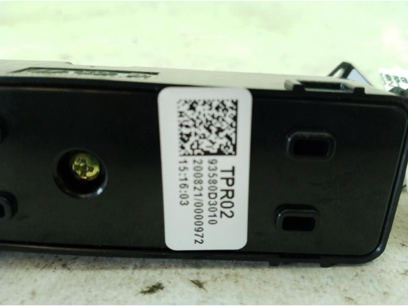 93580D3010 MANDO ELEVALUNAS PUERTA LAT TRA IZQ HYUNDAI TUCSON (TL)|Desguaces La Cabaña