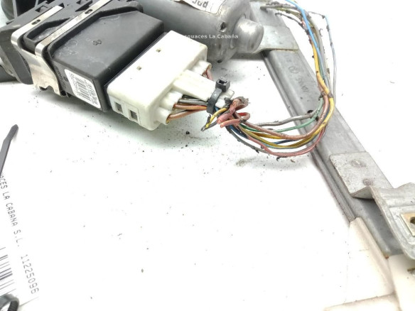 105482300 ELEVALUNAS PUERTA LAT TRA DER SKODA OCTAVIA I (1U2)|Desguaces La Cabaña