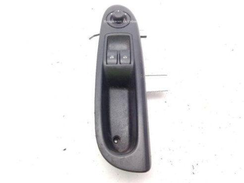 8200084003 MANDO ELEVALUNAS PUERTA LAT DEL IZQ RENAULT CLIO II (BB_, CB_)|Desguaces La Cabaña
