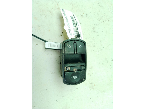 13430017  MANDO ELEVALUNAS PUERTA LAT DEL IZQ OPEL CORSA E (X15)|Desguaces La Cabaña