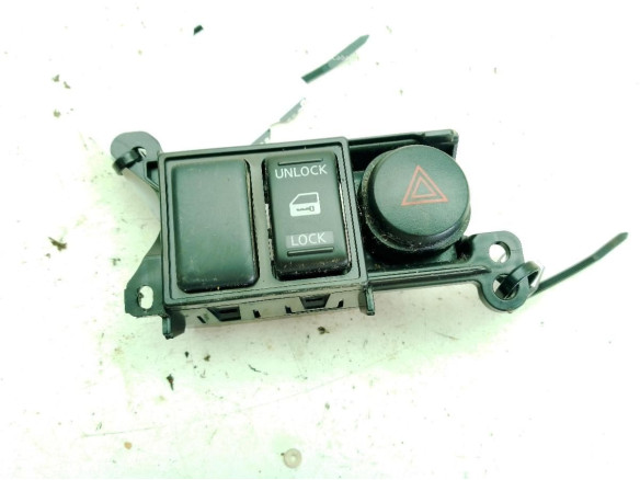 68492EB300 INTERRUPTOR WARNING NISSAN NV200 / EVALIA Autobús|Desguaces La Cabaña