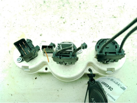 98AB18C419 MANDO CALEFACCION FORD FOCUS Turnier (DNW)|Desguaces La Cabaña