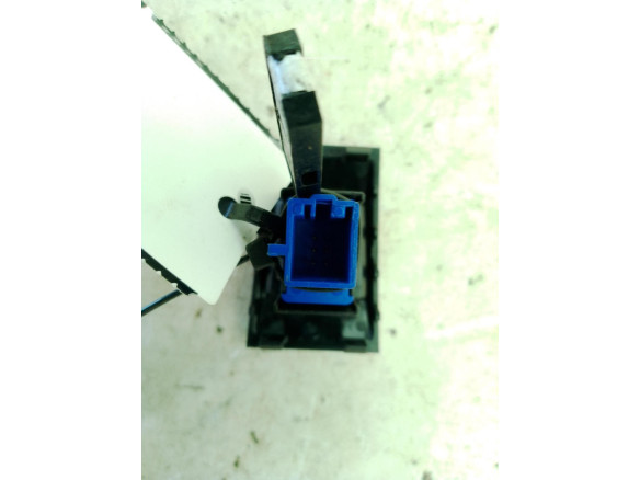 6F0953235  INTERRUPTOR WARNING SEAT LEON Sportstourer (KL8)|Desguaces La Cabaña