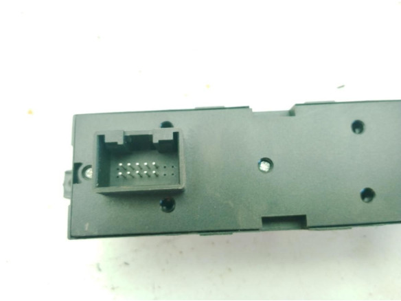 MANDO ELEVALUNAS PUERTA LAT DEL IZQ SEAT TOLEDO II (1M2)|Desguaces La Cabaña
