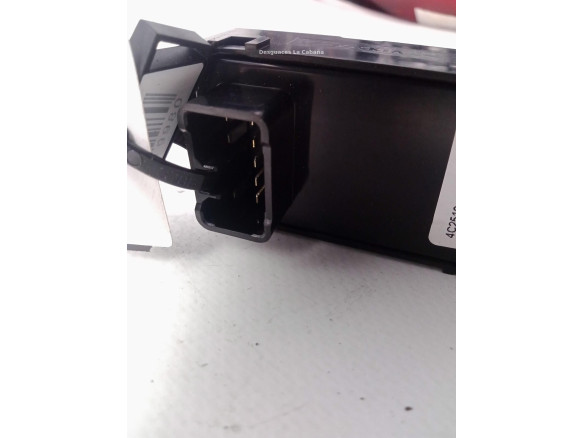 4C25101000 MANDO ELEVALUNAS PUERTA LAT DEL DER KIA PRO CEE´D (JD)|Desguaces La Cabaña