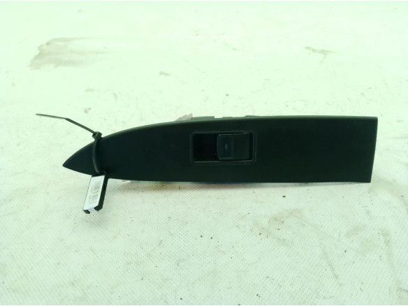 8481005070 MANDO ELEVALUNAS PUERTA LAT TRA DER TOYOTA AVENSIS Sedán (_T27_)|Desguaces La Cabaña