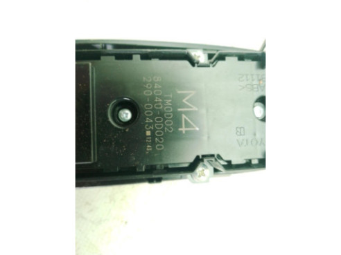840400D020 MANDO ELEVALUNAS PUERTA LAT DEL IZQ TOYOTA YARIS CROSS (MXP_)|Desguaces La Cabaña