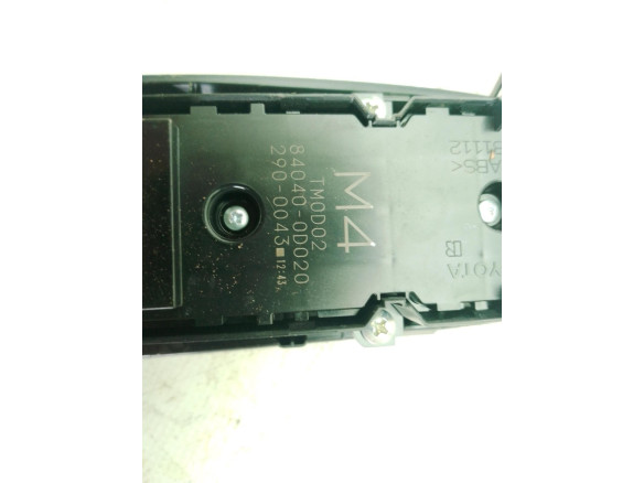 840400D020 MANDO ELEVALUNAS PUERTA LAT DEL IZQ TOYOTA YARIS CROSS (MXP_)|Desguaces La Cabaña