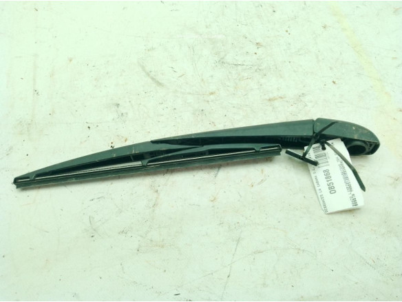 852410D170  BRAZO LIMPIAPARABRISAS TRA PORTÓN TOYOTA YARIS CROSS (MXP_)|Desguaces La Cabaña