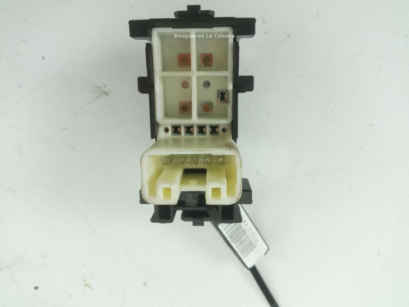 MANDO ELEVALUNAS PUERTA LAT DEL DER TOYOTA YARIS (_P13_) |Desguaces La Cabaña