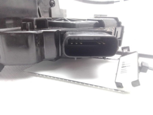 81420A4030 CERRADURA PUERTA LAT TRA DER KIA CARENS IV |Desguaces La Cabaña