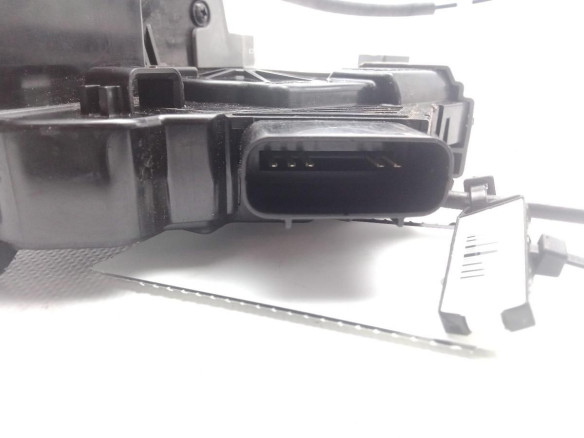 81420A4030 CERRADURA PUERTA LAT TRA DER KIA CARENS IV |Desguaces La Cabaña