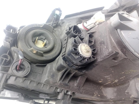 FARO DERECHO TOYOTA AVENSIS (_T25_)|Desguaces La Cabaña