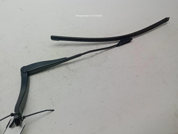 288818586R BRAZO LIMPIAPARABRISAS DEL DER DACIA SANDERO II|Desguaces La Cabaña