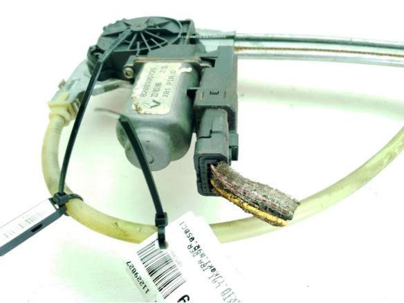 8200305725 ELEVALUNAS PUERTA LAT TRA DER RENAULT ESPACE IV (JK0/1_)|Desguaces La Cabaña