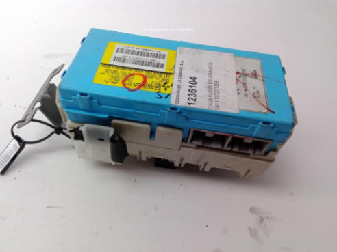 MR587655, CAJA FUSIBLES INTERIOR (BSI) MITSUBISHI GRANDIS (NA_W)|Desguaces La Cabaña