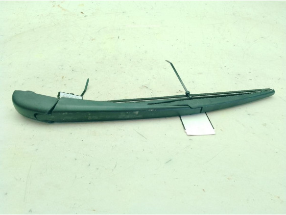 BRAZO LIMPIAPARABRISAS TRA PORTÓN TOYOTA YARIS CROSS (MXP_)|Desguaces La Cabaña