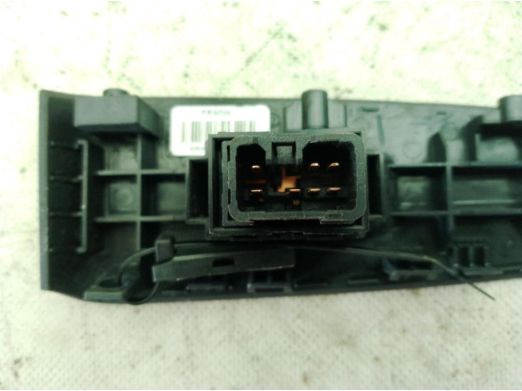 935803W900 MANDO ELEVALUNAS PUERTA LAT TRA DER KIA SPORTAGE (SL)|Desguaces La Cabaña