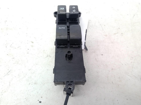 3799052R62000  MANDO ELEVALUNAS PUERTA LAT DEL IZQ SUZUKI SWIFT V (AZ)|Desguaces La Cabaña