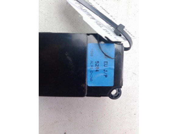 3799052R62000  MANDO ELEVALUNAS PUERTA LAT DEL IZQ SUZUKI SWIFT V (AZ)|Desguaces La Cabaña