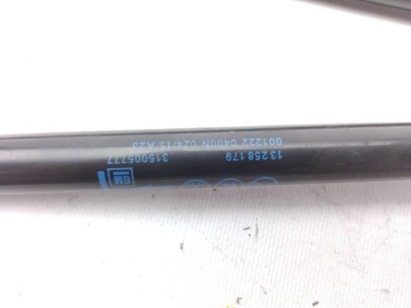 315005777 AMORTIGUADOR PORTON / TAPA MALETA OPEL ASTRA J (P10) |Desguaces La Cabaña