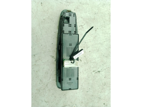 935702D900 MANDO ELEVALUNAS PUERTA LAT DEL IZQ HYUNDAI ELANTRA Sedán (XD)|Desguaces La Cabaña