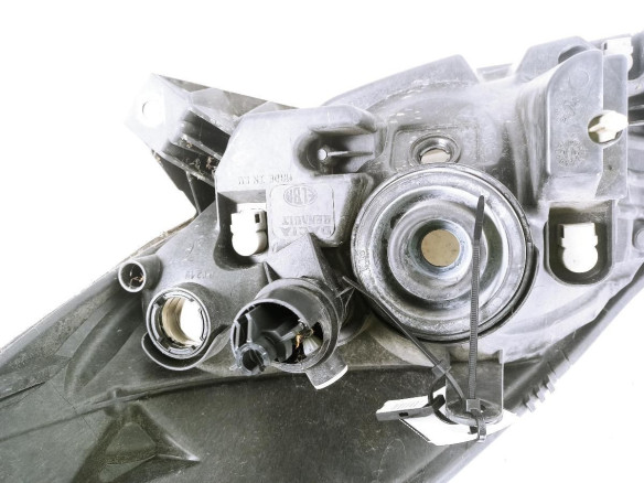 8200733877 FARO DERECHO DACIA SANDERO|Desguaces La Cabaña