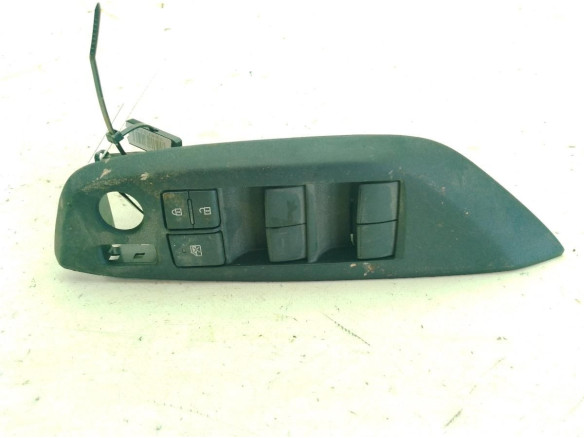 8404002550 MANDO ELEVALUNAS PUERTA LAT DEL IZQ TOYOTA YARIS CROSS (MXP_)|Desguaces La Cabaña
