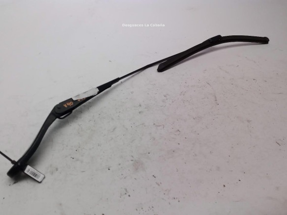 BRAZO LIMPIAPARABRISAS DEL DER VOLVO V40 Fastback (525, 526)|Desguaces La Cabaña
