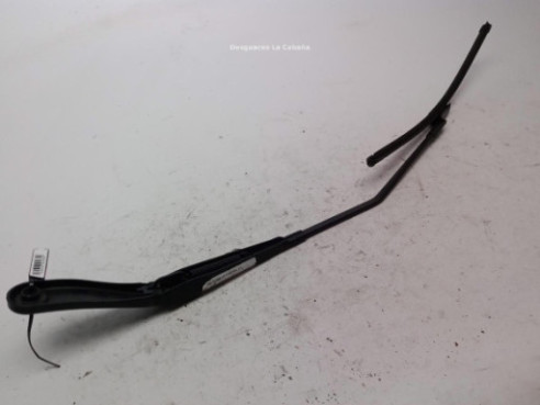 BRAZO LIMPIAPARABRISAS DEL DER VOLVO V40 Fastback (525, 526)|Desguaces La Cabaña