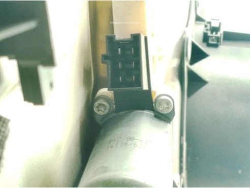 A2218203102 ELEVALUNAS PUERTA LAT TRA IZQ MERCEDES BENZ CLASE S (W221)|Desguaces La Cabaña