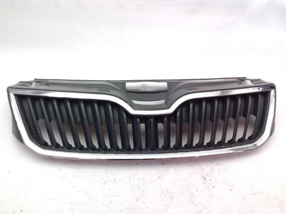 REJILLA PARAGOLPES DEL CENTRAL SKODA RAPID (NH3)|Desguaces La Cabaña