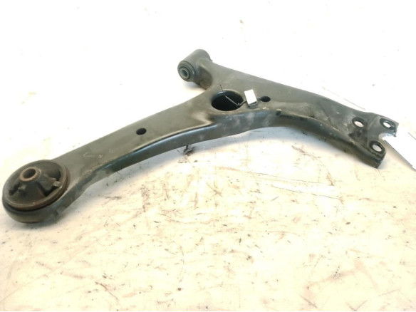 4806847040 BRAZO SUSPENSION DEL DER INF TOYOTA YARIS (_P1_)|Desguaces La Cabaña