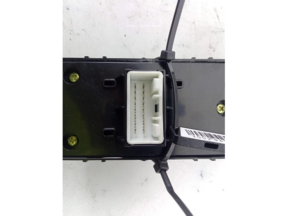 93570F1200 MANDO ELEVALUNAS PUERTA LAT DEL IZQ KIA SPORTAGE (QL)|Desguaces La Cabaña