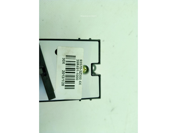 935713Z000 MANDO ELEVALUNAS PUERTA LAT DEL IZQ HYUNDAI i40 (VF)|Desguaces La Cabaña