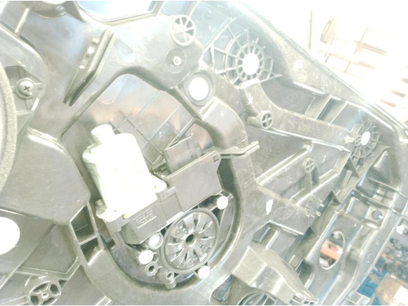 824813Z000 ELEVALUNAS PUERTA LAT DEL DER HYUNDAI i40 (VF)|Desguaces La Cabaña