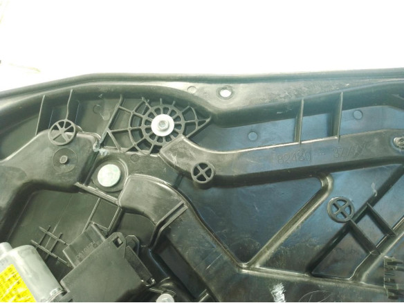 824813Z000 ELEVALUNAS PUERTA LAT DEL DER HYUNDAI i40 (VF)|Desguaces La Cabaña