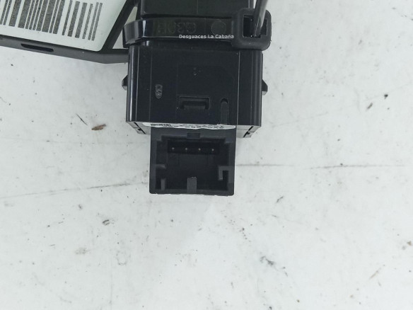 8V0959855A MANDO ELEVALUNAS PUERTA LAT DEL DER AUDI A3 Sportback (8VA, 8VF) |Desguaces La Cabaña