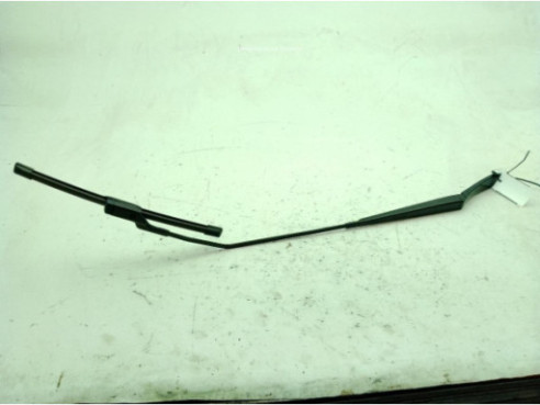 BRAZO LIMPIAPARABRISAS DEL DER FORD PUMA|Desguaces La Cabaña